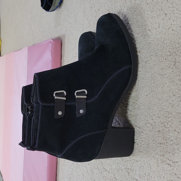 Clarks Black Suede Booties (Sz 9) - Picture 3 of 5
